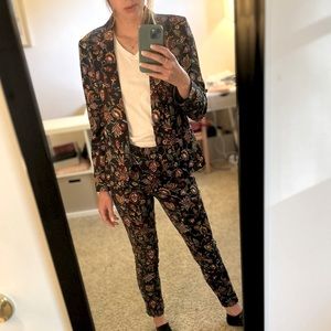 Top shop suit - size 8UK , US4, EU 36. Navy blue base